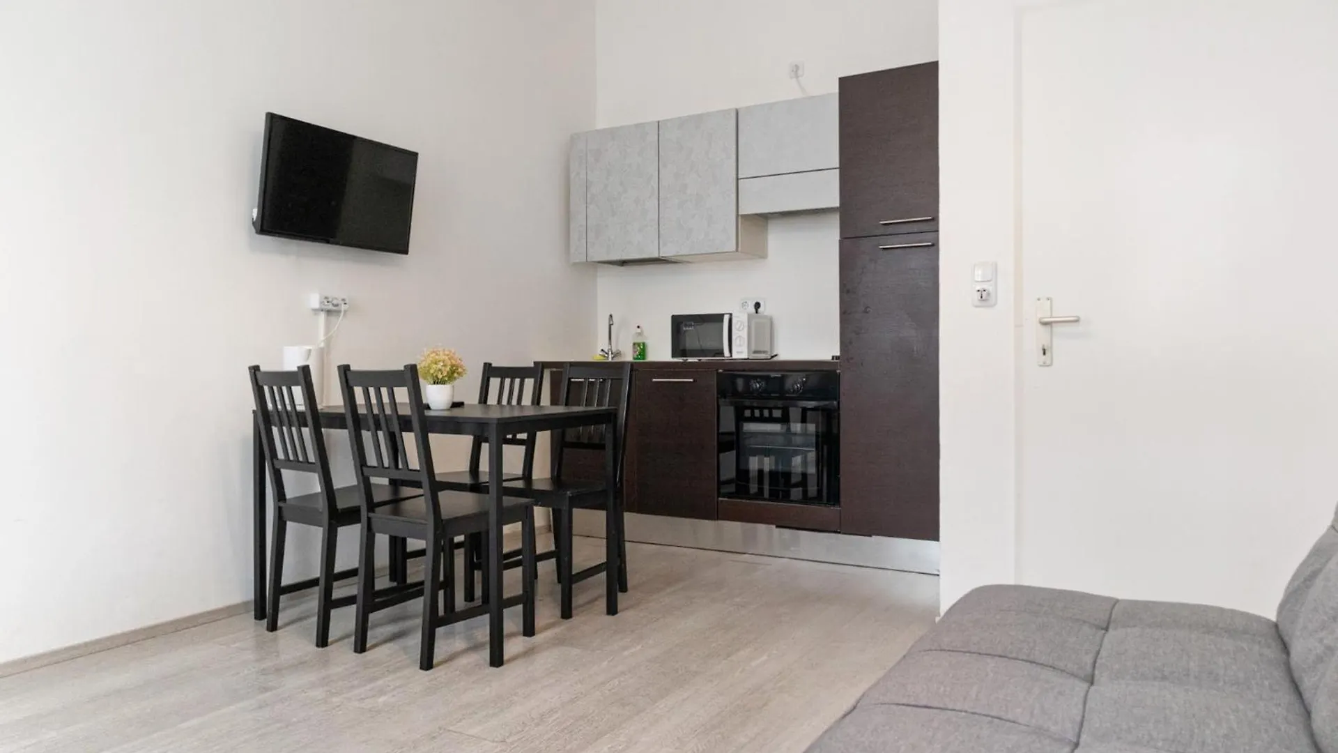 Pleasant 2Br - Perfect For Long Stays contacts